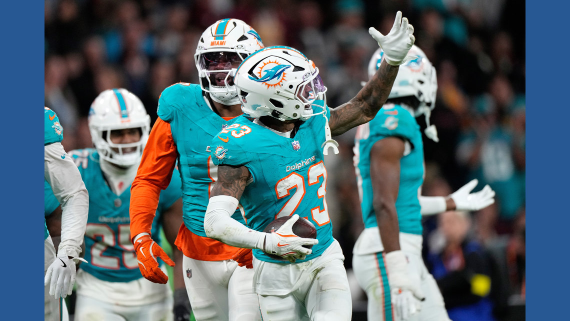 Jones célèbre à la manière de Cristiano Ronaldo alors que les Dolphins battent les Commanders 16-13 en prolongation en Espagne