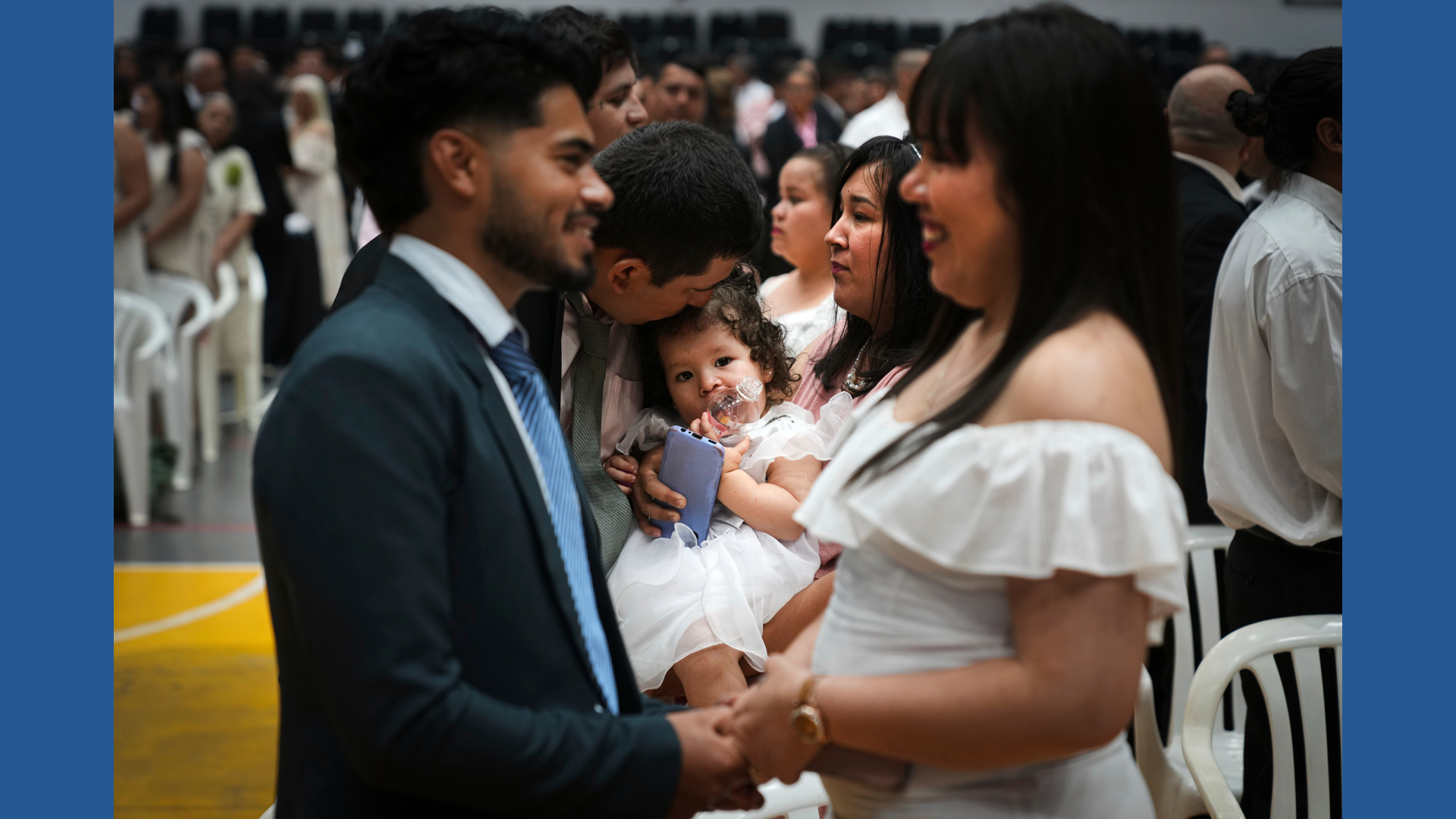 Over 600 couples tie the knot in Asunción, Paraguay's mass civil