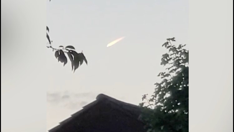 Must See! Huge Mysterious Flying Object Captured on Film in the Skies Over England