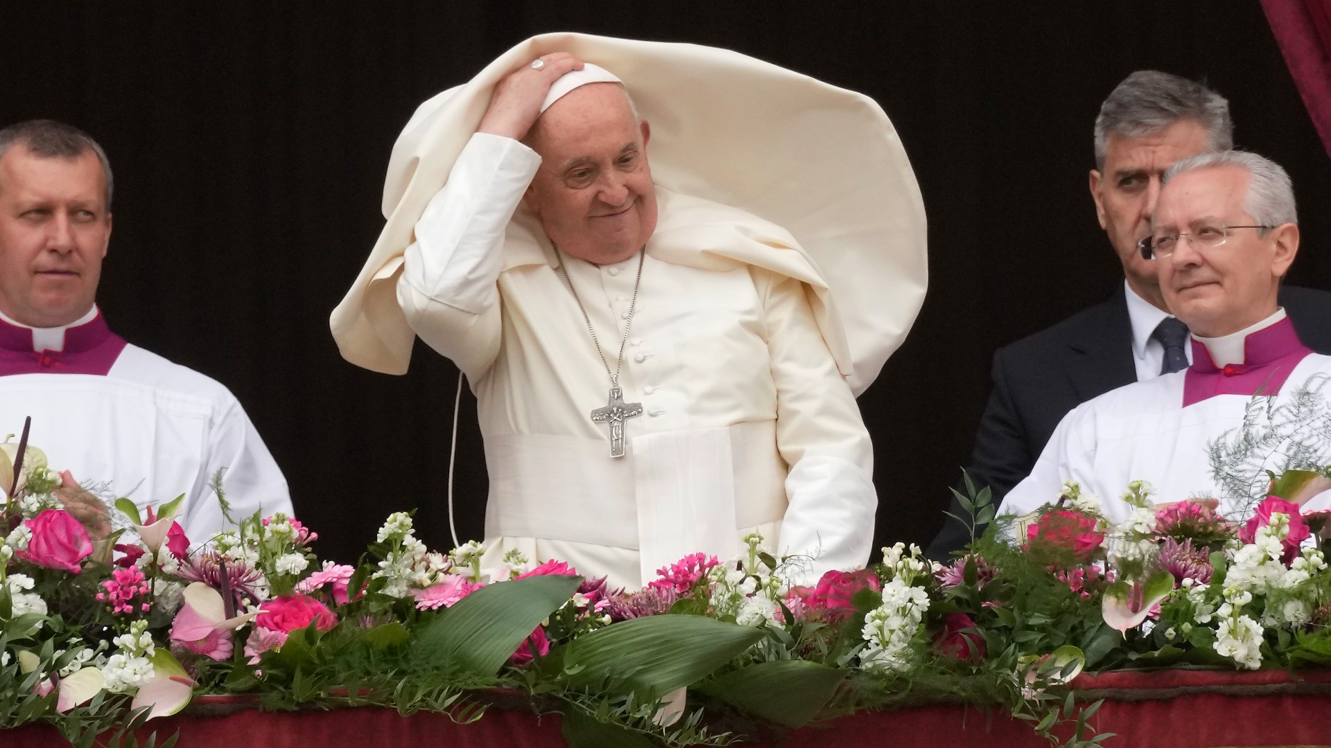 Pope Francis leads Easter Sunday Mass, health concerns