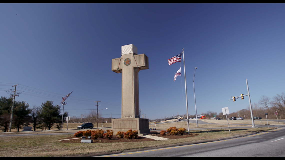 Can a cross be non religious?