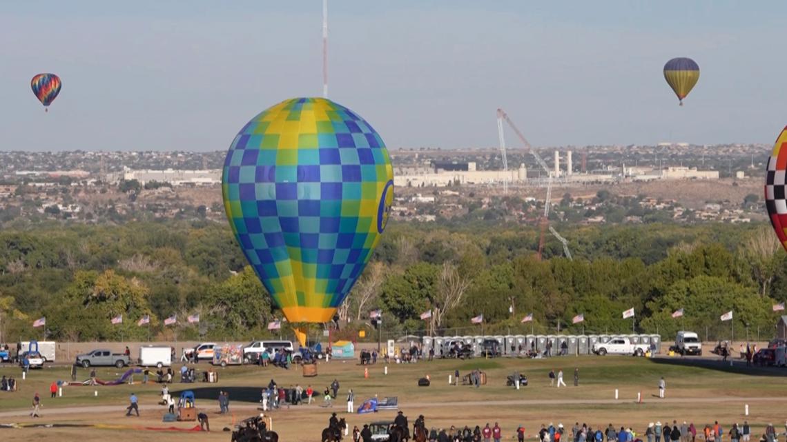 Hot air balloon hits, collapses Albuquerque radio tower