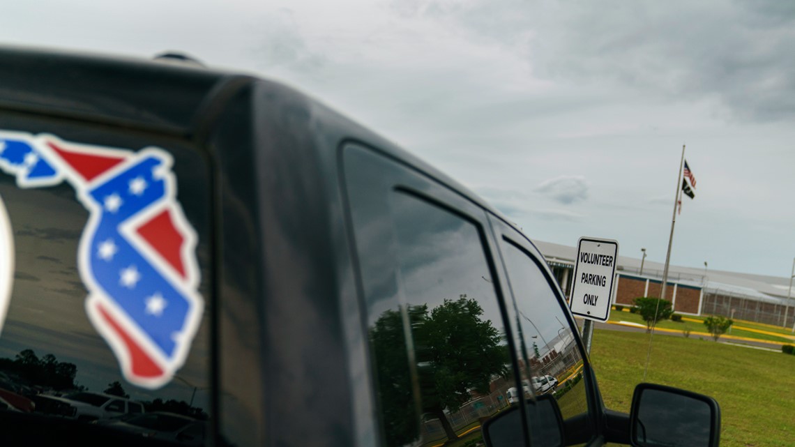Multiple reports of white supremacist guards in Florida prisons - Vimarsana News