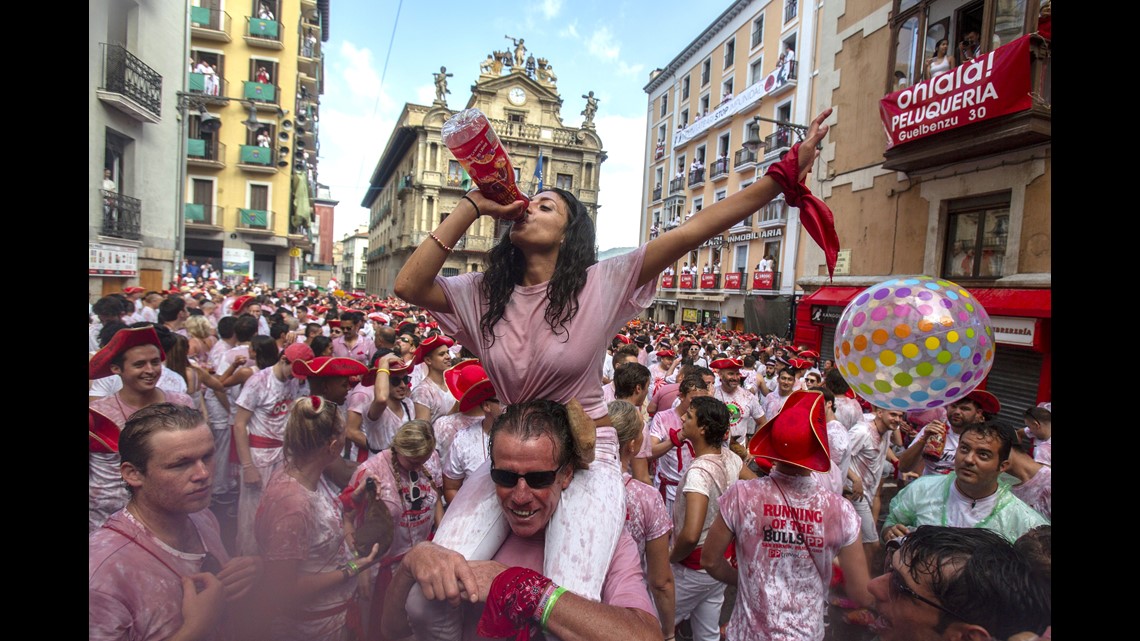 Huge crowds launch Spains Pamplona bull-run festival