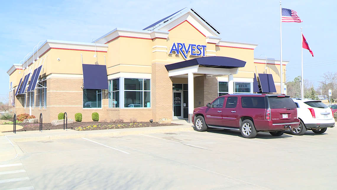 Arvest Bank amplía sus servicios para la comunidad hispana