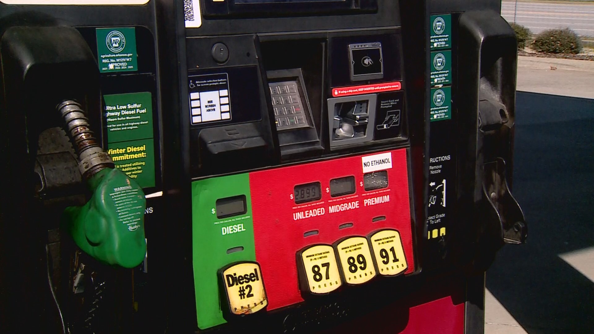 Arkansas gasoline prices have fallen 4 cents per gallon in the last week, averaging $3.17/g.
