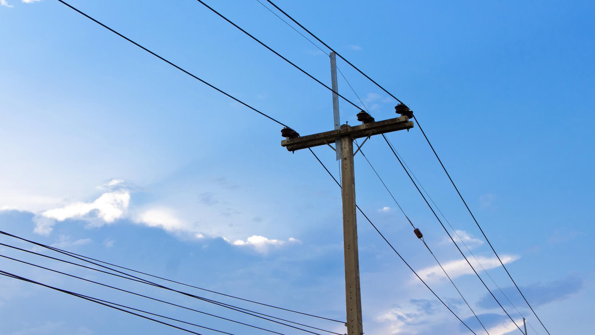 Thousands without power after car hits electric pole in NLR | thv11.com