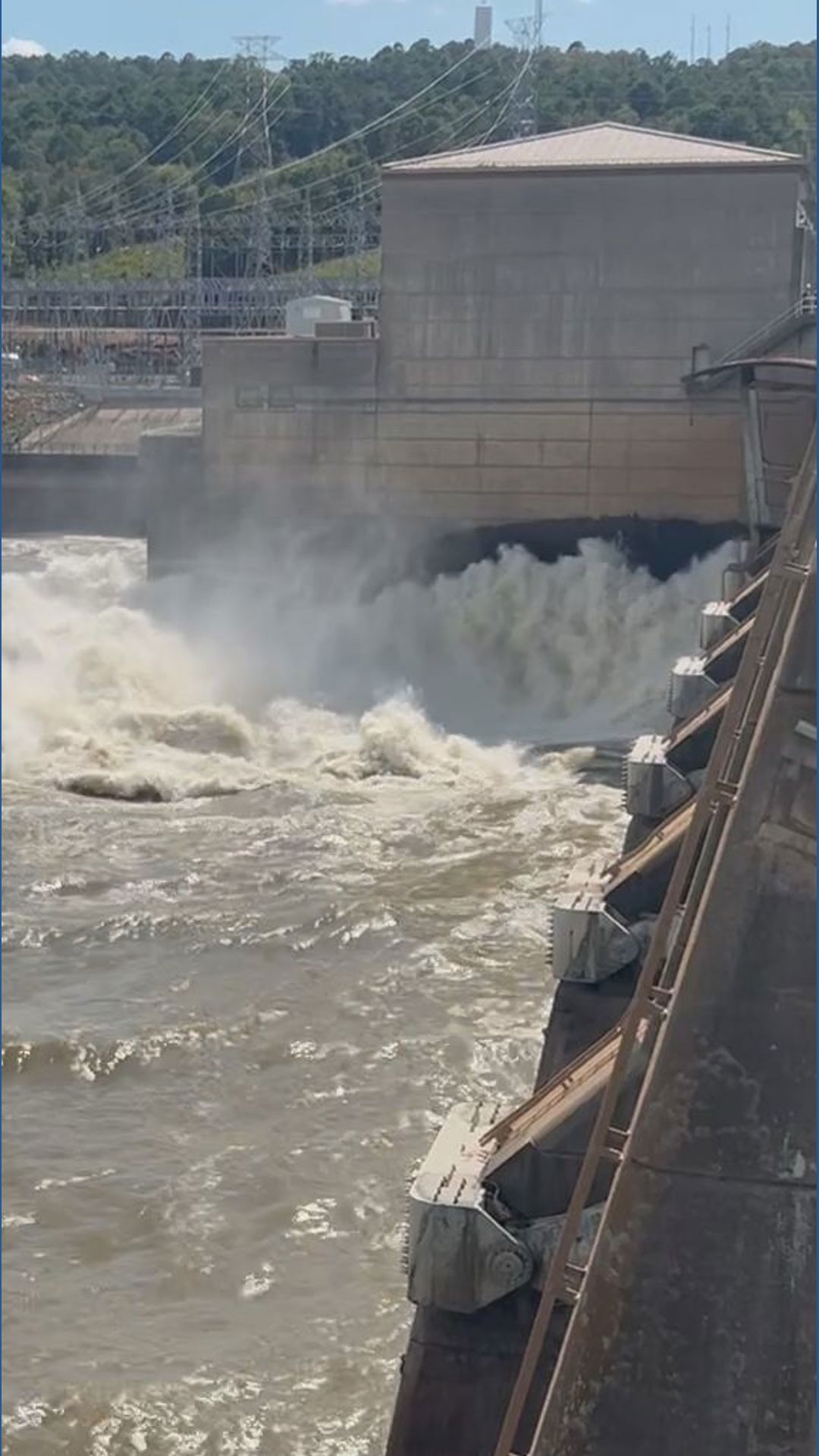 Due to miter gate damage, USACE closes the Dardanelle Lock | thv11.com