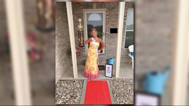 Ill. mom wins back-to-school day with crown, trophy and red carpet