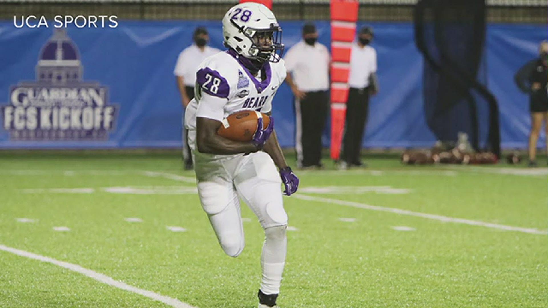 Lujuan Winningham caught a 10-yard touchdown pass from Breylin Smith with 34 seconds left to lift Central Arkansas to a 24-17 victory