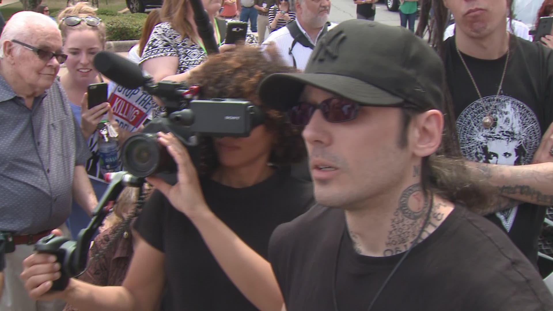 Damien Echols returns to Arkansas to protest the execution of 7 men in 10 days