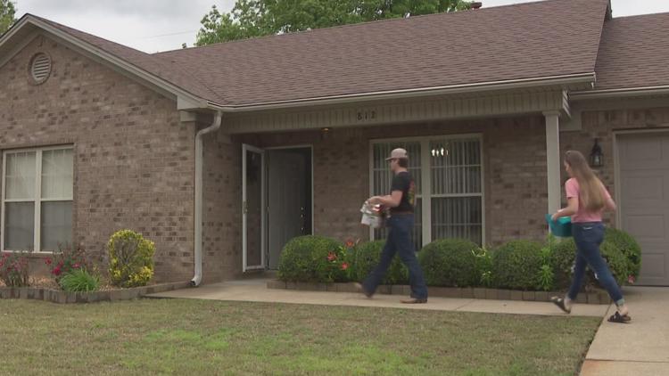 Arkansas couple gets new home after tornado