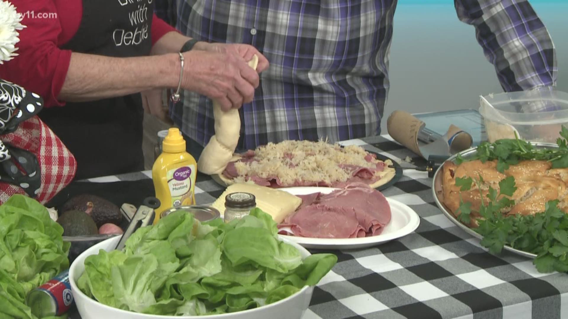 Debbie Arnold with Dining with Debbie is here with some delicious recipes for dinner or your bowl-watch party!