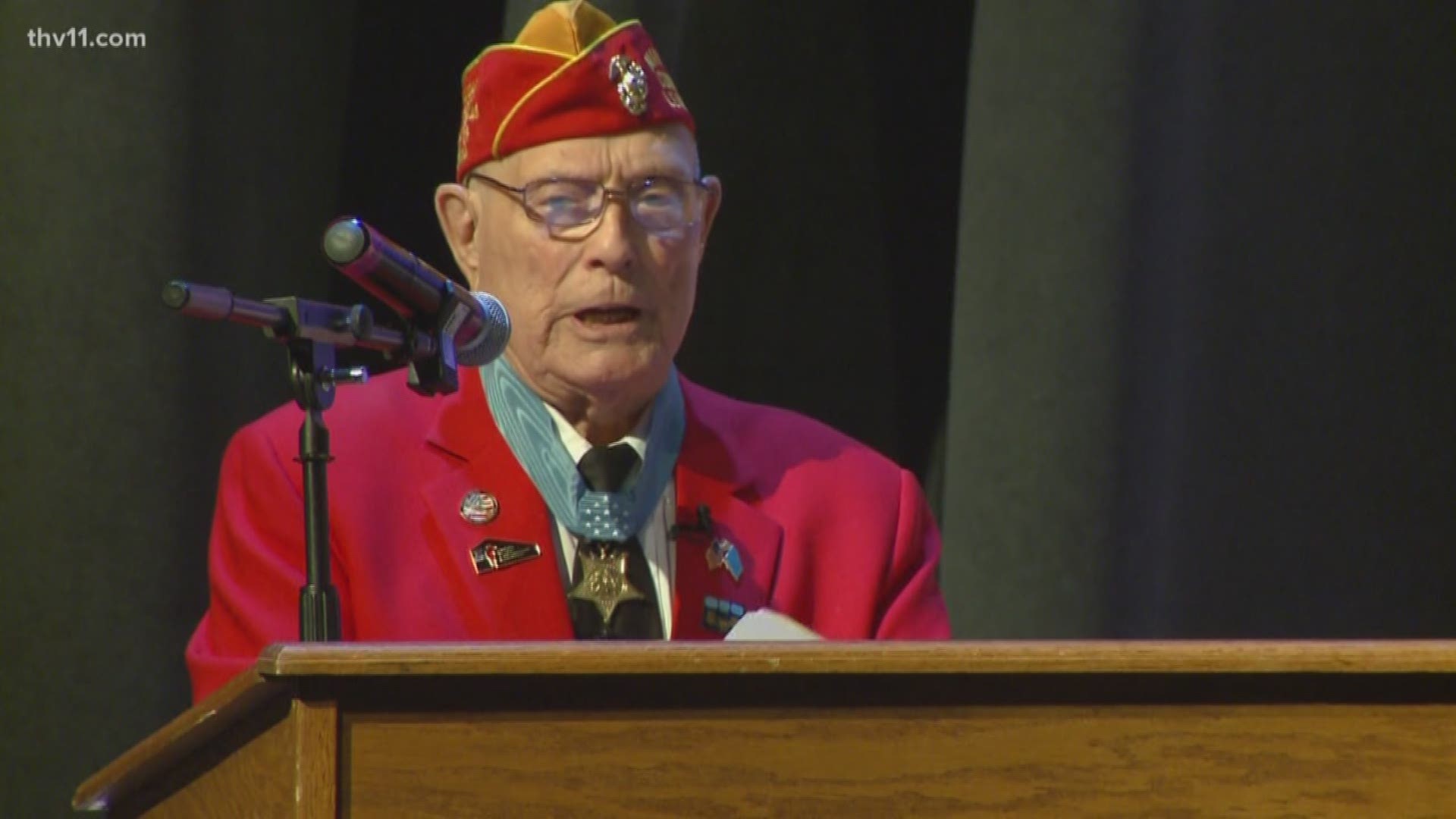 One of the last surviving Medal of Honor recipients from World War II gives a bit of history to Arkansas students. Hershel 'Woody' Williams spoke to Cabot students.