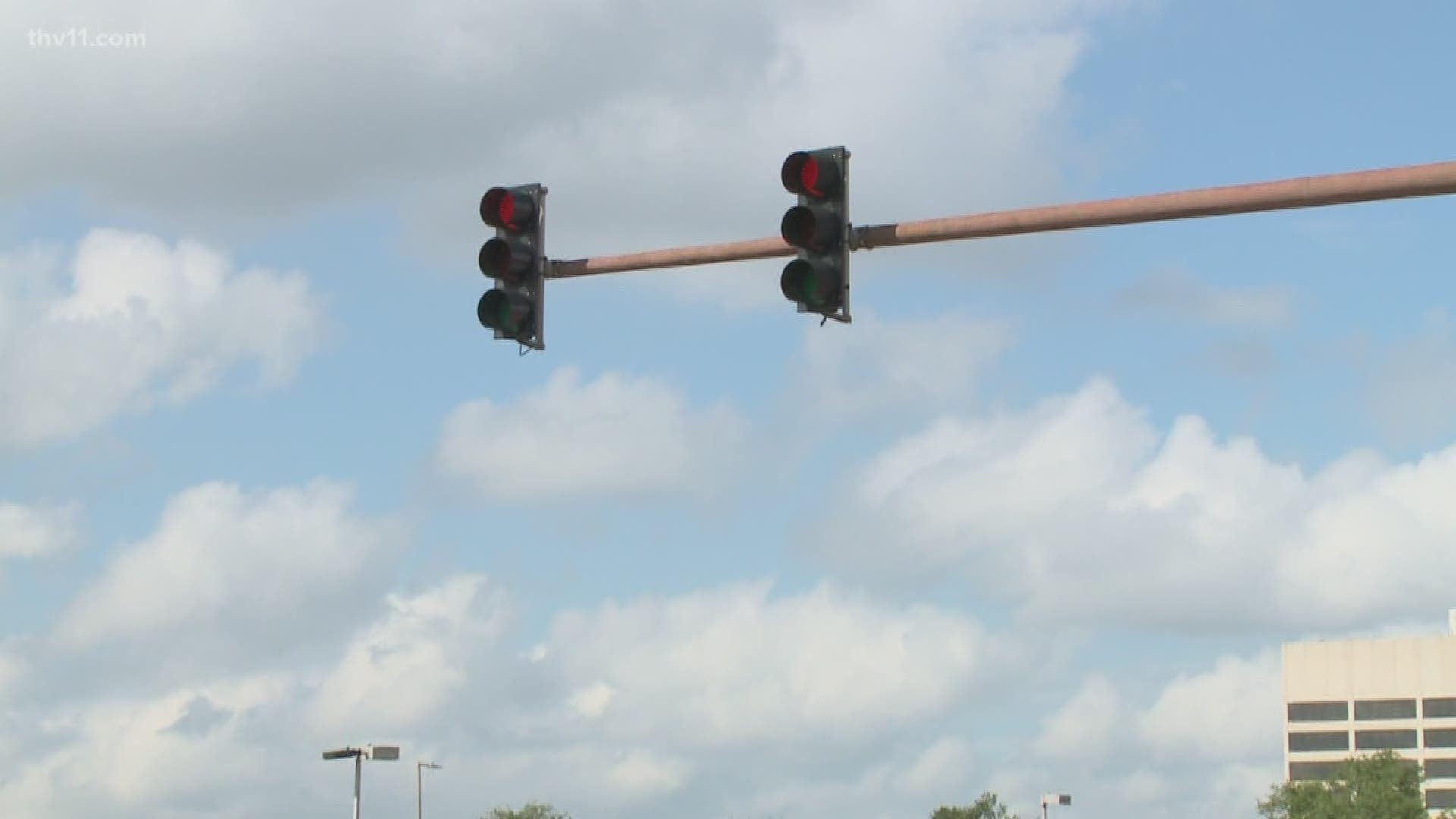 | Are there pressure plates at intersections to turn traffic lights | thv11.com