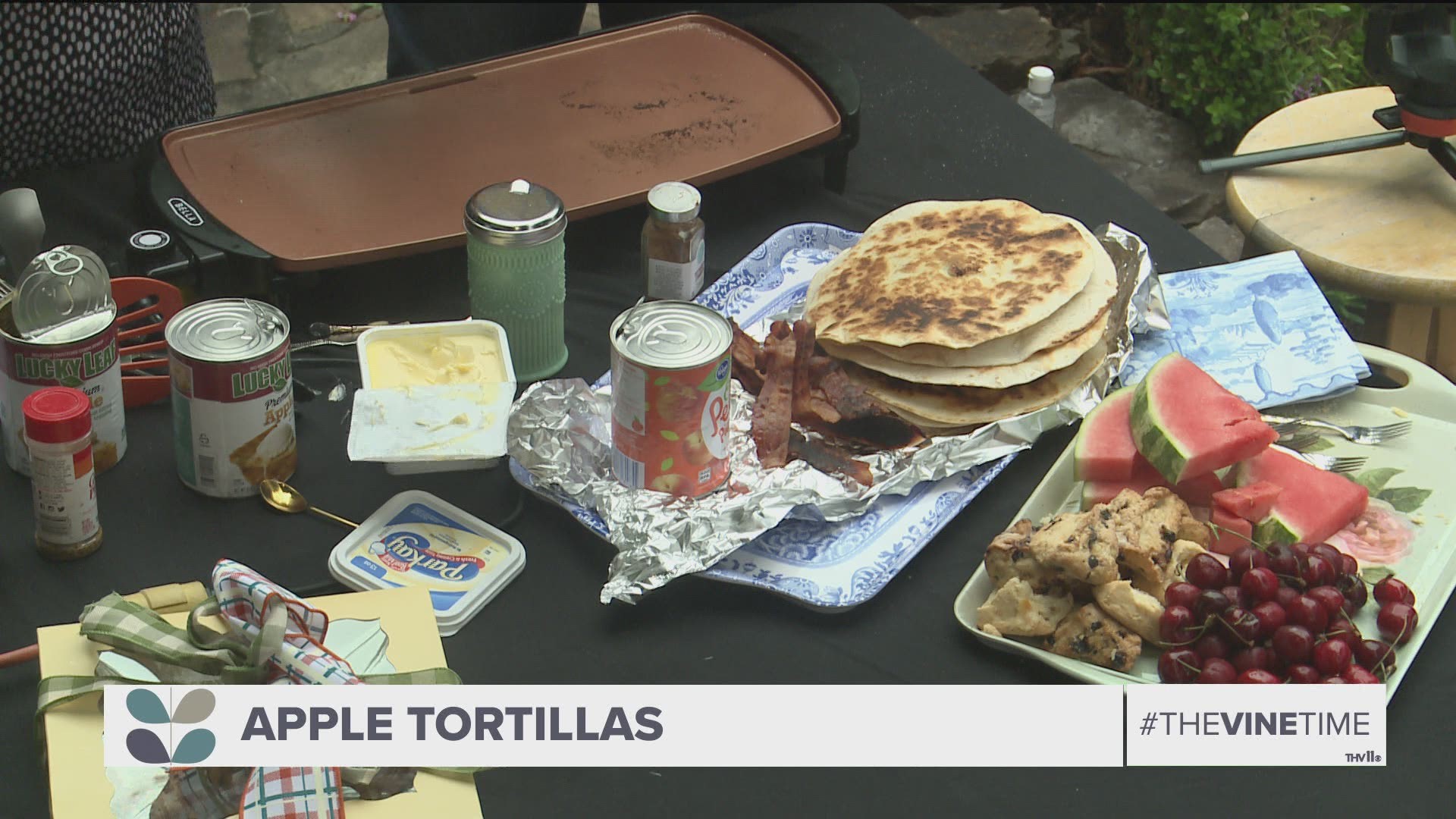 Pat Downs with Sweet Yellow Cornbread shows us how to make yummy apple tortillas with cinnamon, sugar, and more.