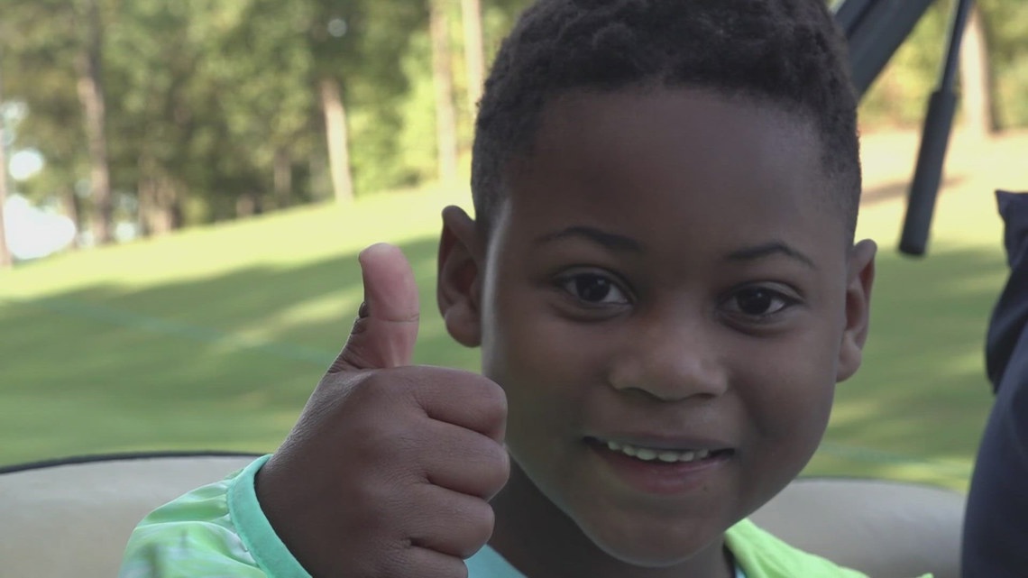 Young Arkansas boy lights up golf course months after life-saving heart surgery
