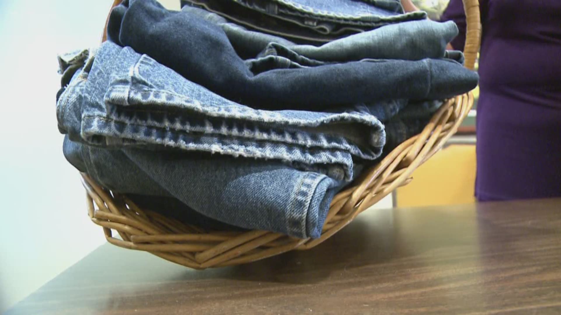 A Hot Springs Village woman is hoping to make a difference in veterans’ lives, one pair of jeans at a time.