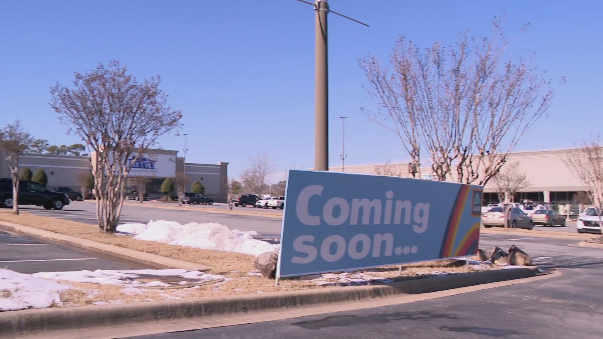 A new Aldi Food Market will be "coming soon" to Little Rock as an official sign was placed outside of the building this week.