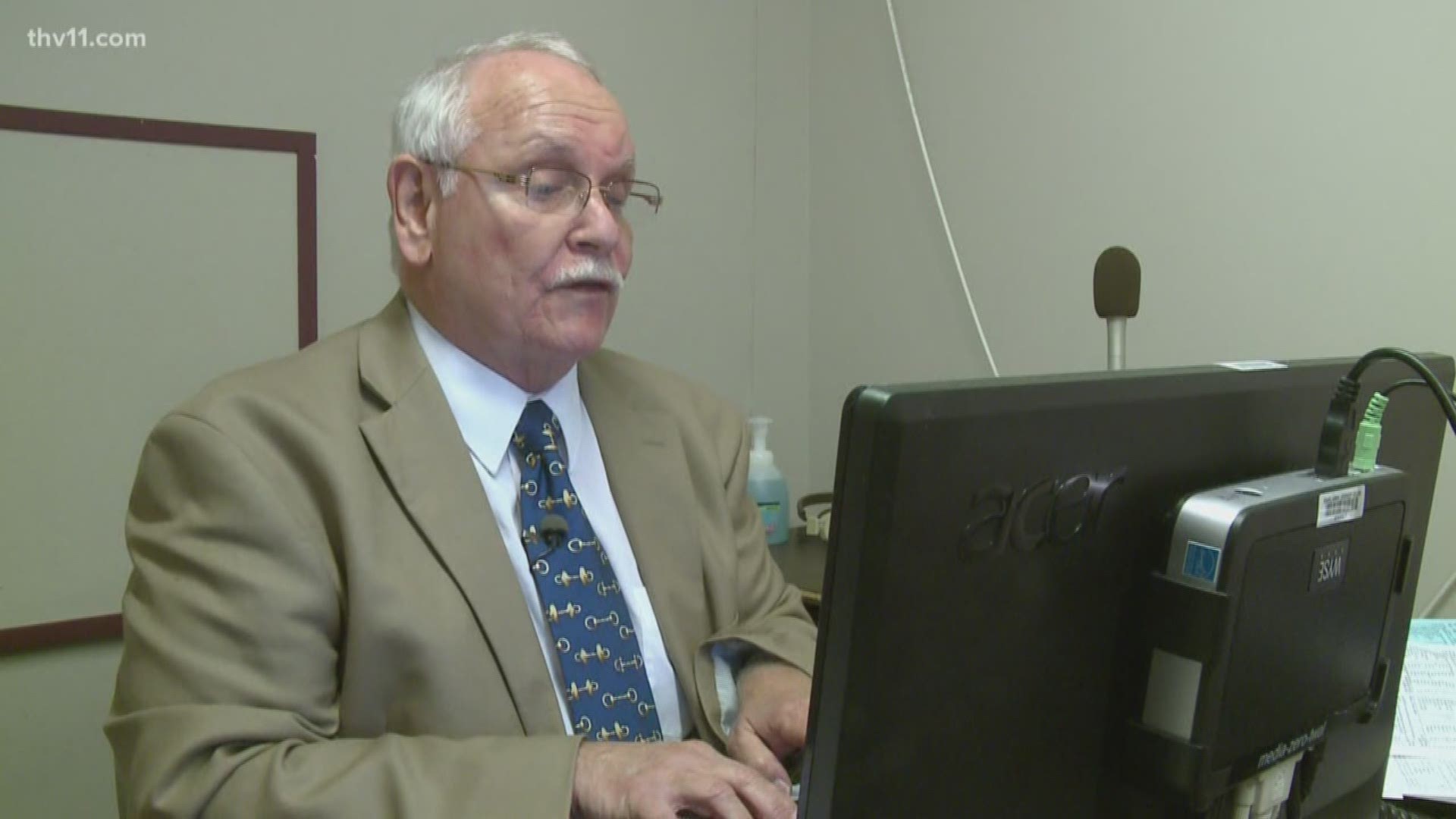 Long time Oaklawn track announcer, Terry Wallace, has died at the age