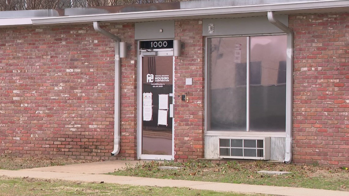 FBI raids Little Rock office in public housing probe