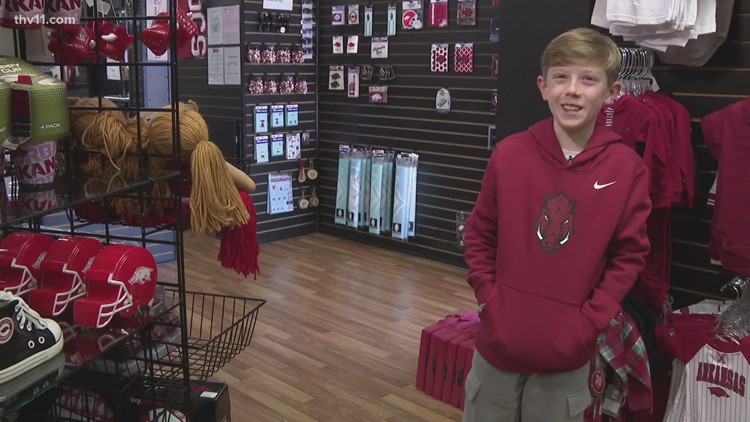 Fans stock up for Sweet 16 with Hog gear