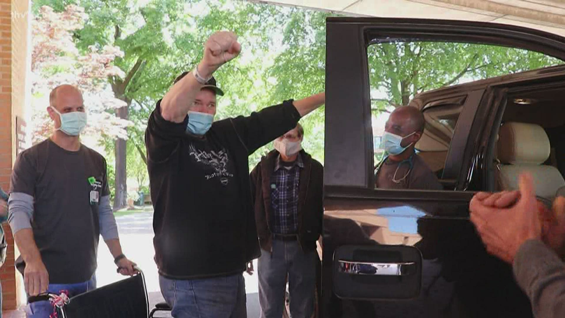 On Saturday, a Vietnam Veteran packed his bags and headed home after his long battle with COVID-19. There were several people waiting for him on the outside.
