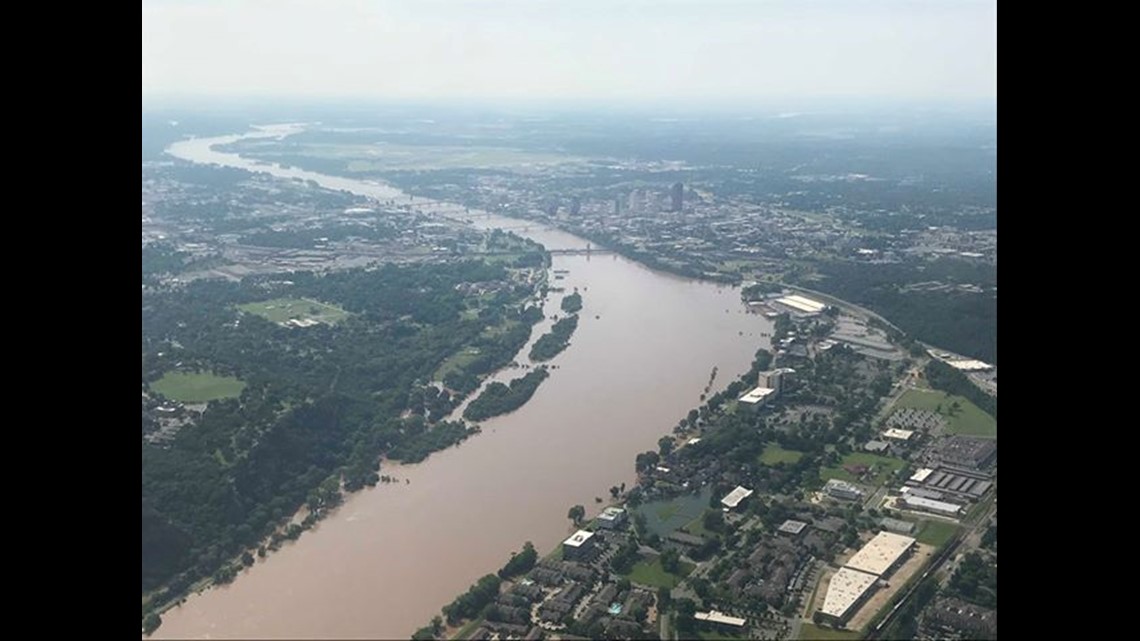 Lakefront homes in North Little Rock part of lake as floodwaters