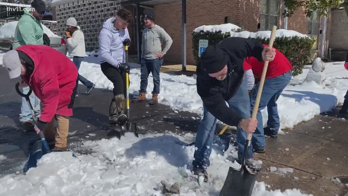 Volunteers cleaning facility for the blind after winter weather - Vimarsana News