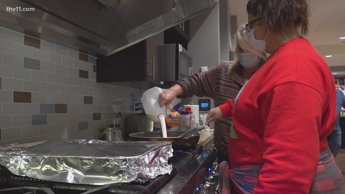 Arkansas volunteers help families feel at home on Thanksgiving