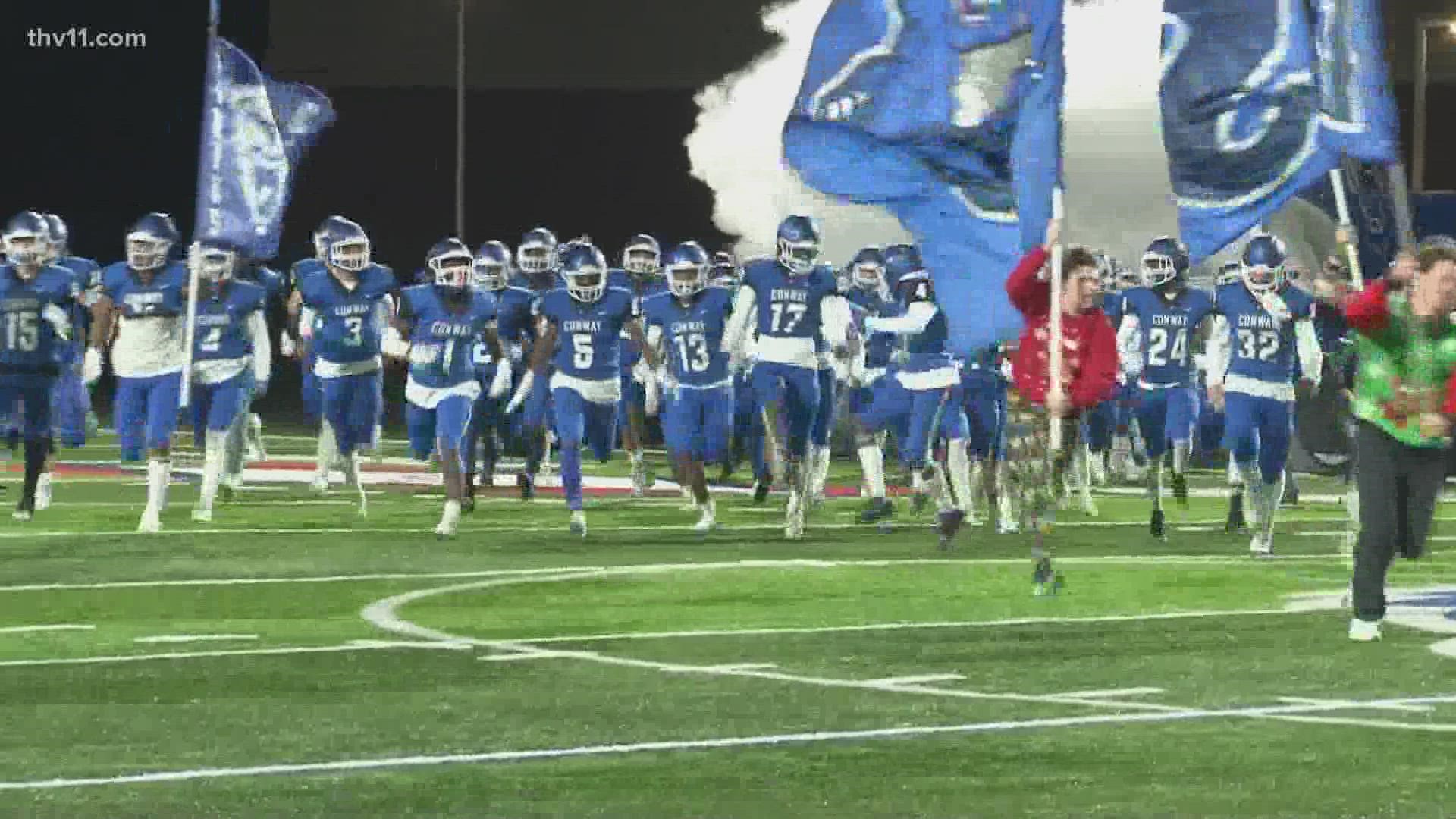 The Conway Wampus Cats made it look real easy on Friday when they defeated the Rogers Mountaineers 49-0.