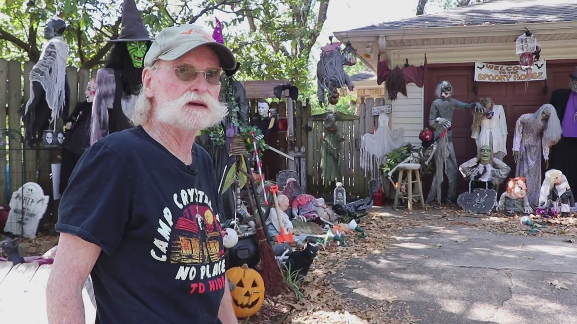 Thief steals Halloween decor from Little Rock display