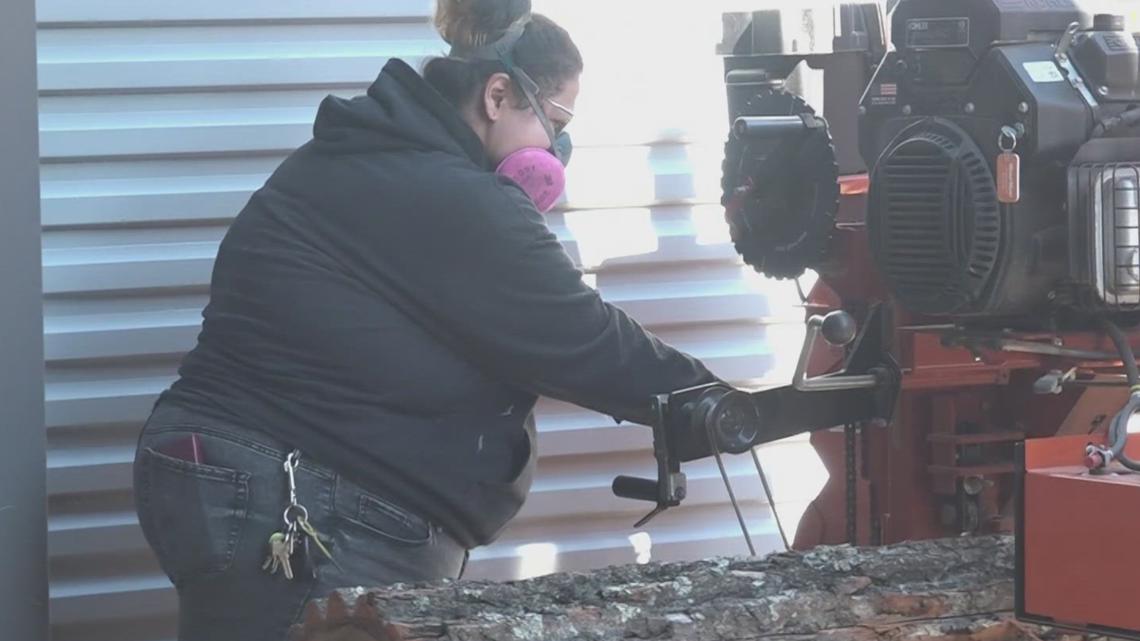 Arkansas student turns trees into tables - Vimarsana News