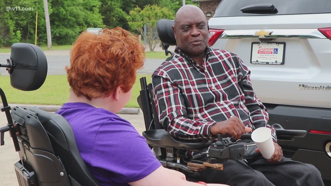 Arkansas man raises $13,000 to buy stranger a van - Vimarsana News