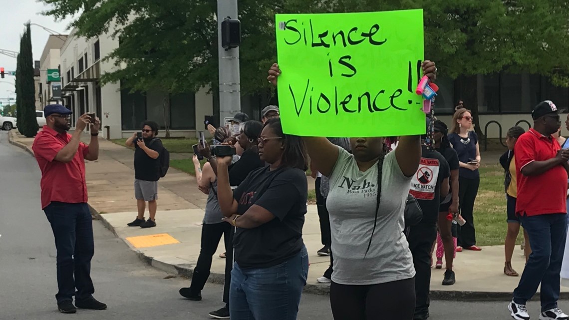 Group protesting Bradley Blackshire's death speaks with Little Rock Police Chief