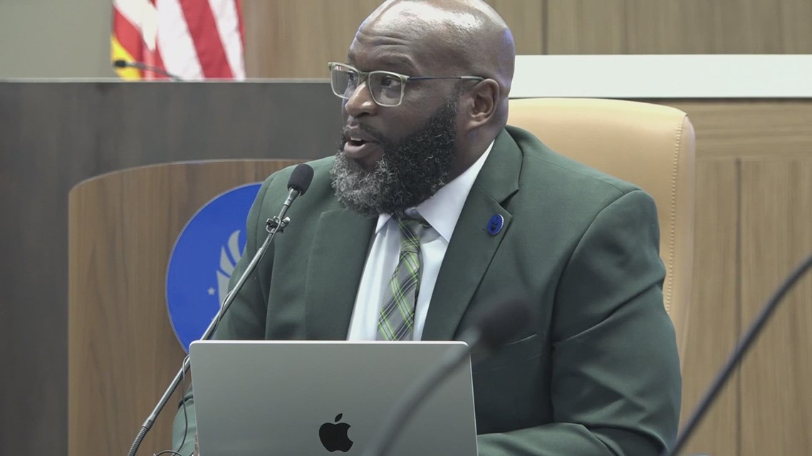 Little Rock school board votes to temporarily move students - Vimarsana News