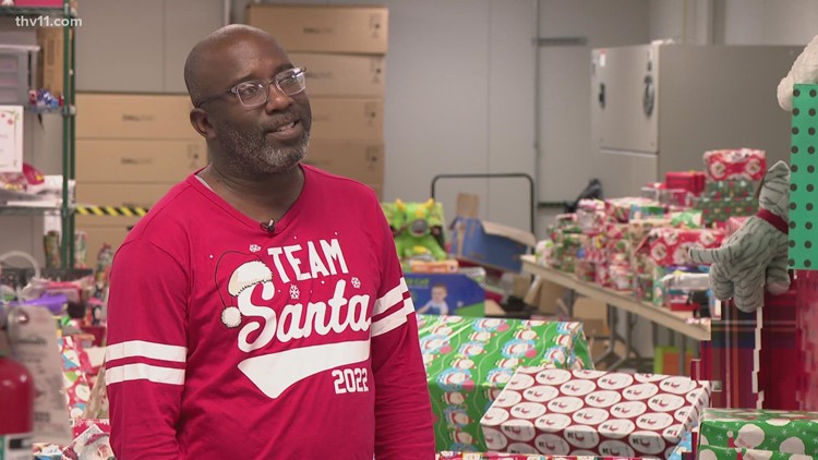 'Be a blessing to somebody' | Santa's helper seeking help of his own