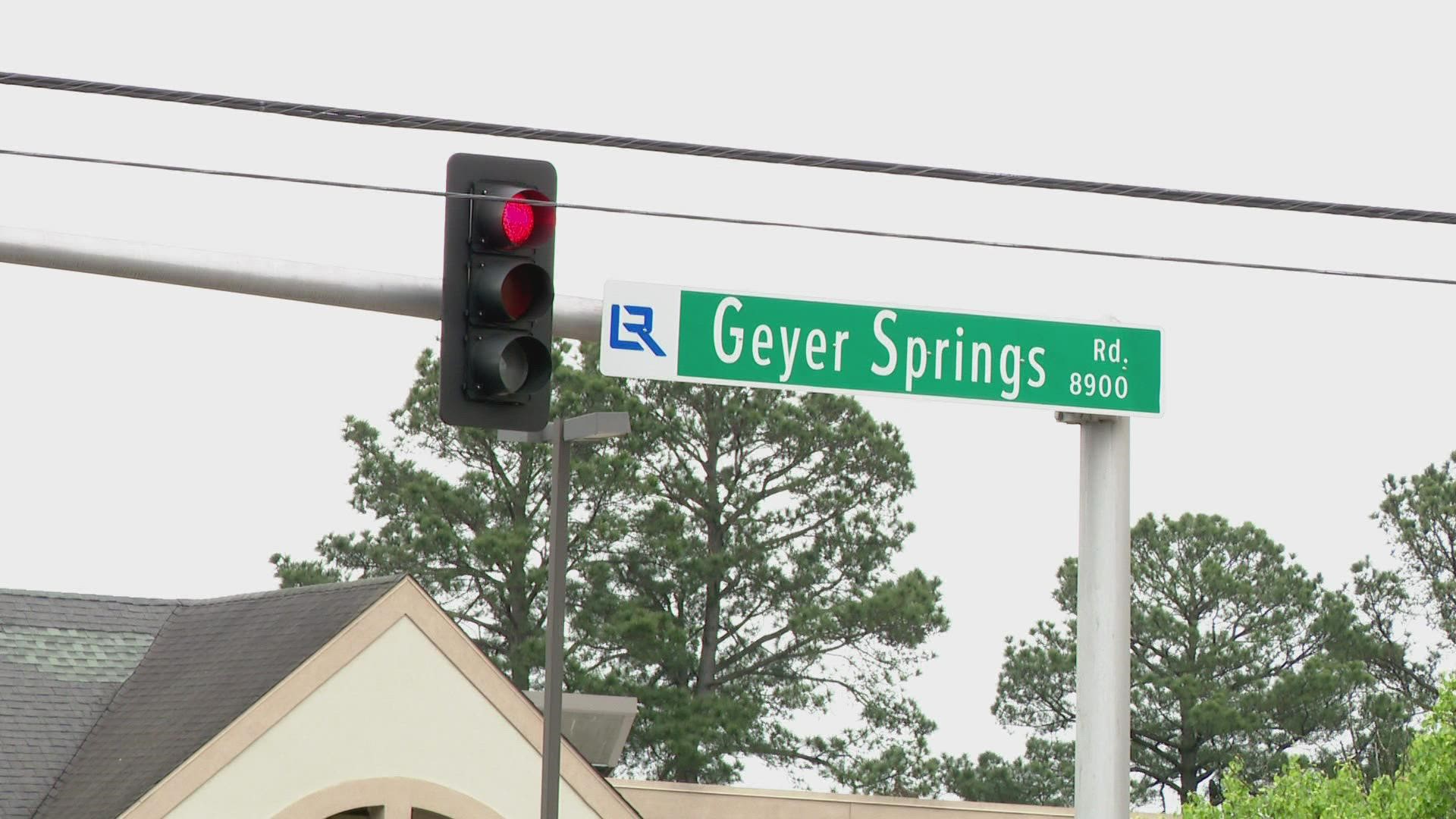 Little Rock police are investigating a shooting that left one person dead near Baseline and Geyer Springs Road on Sunday.