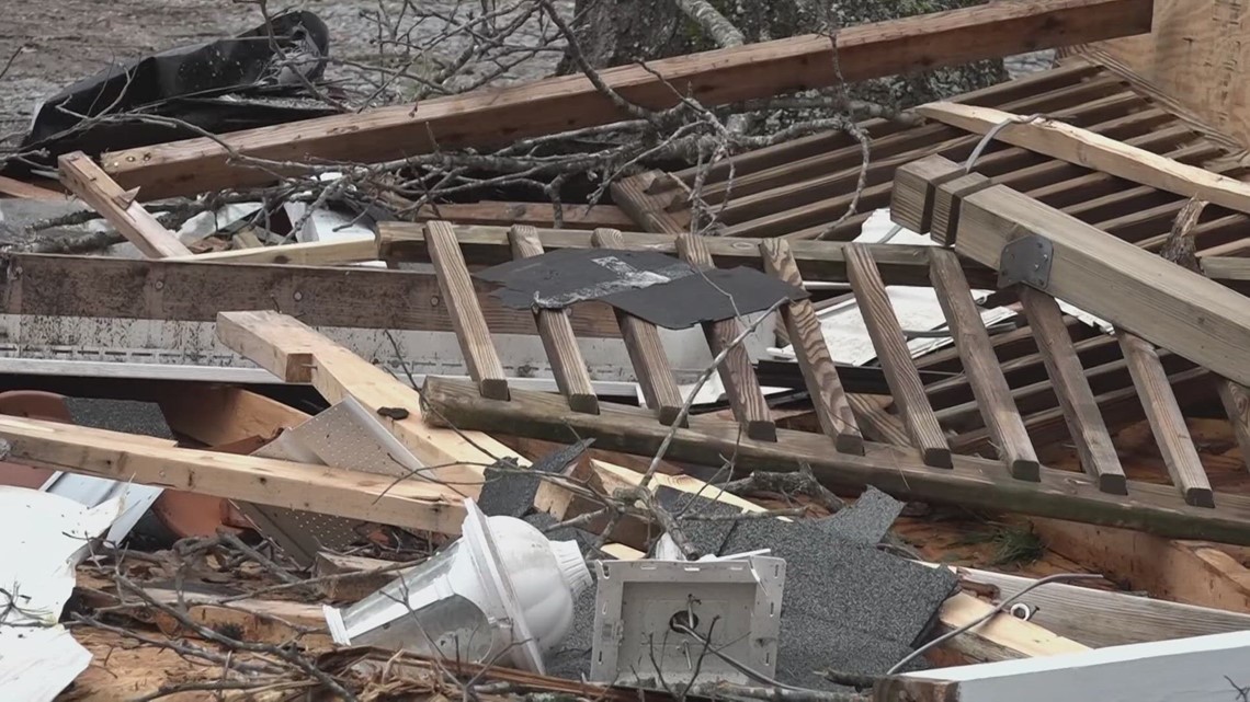 People in Saline County clean up debris after EF-1 tornado - Vimarsana News