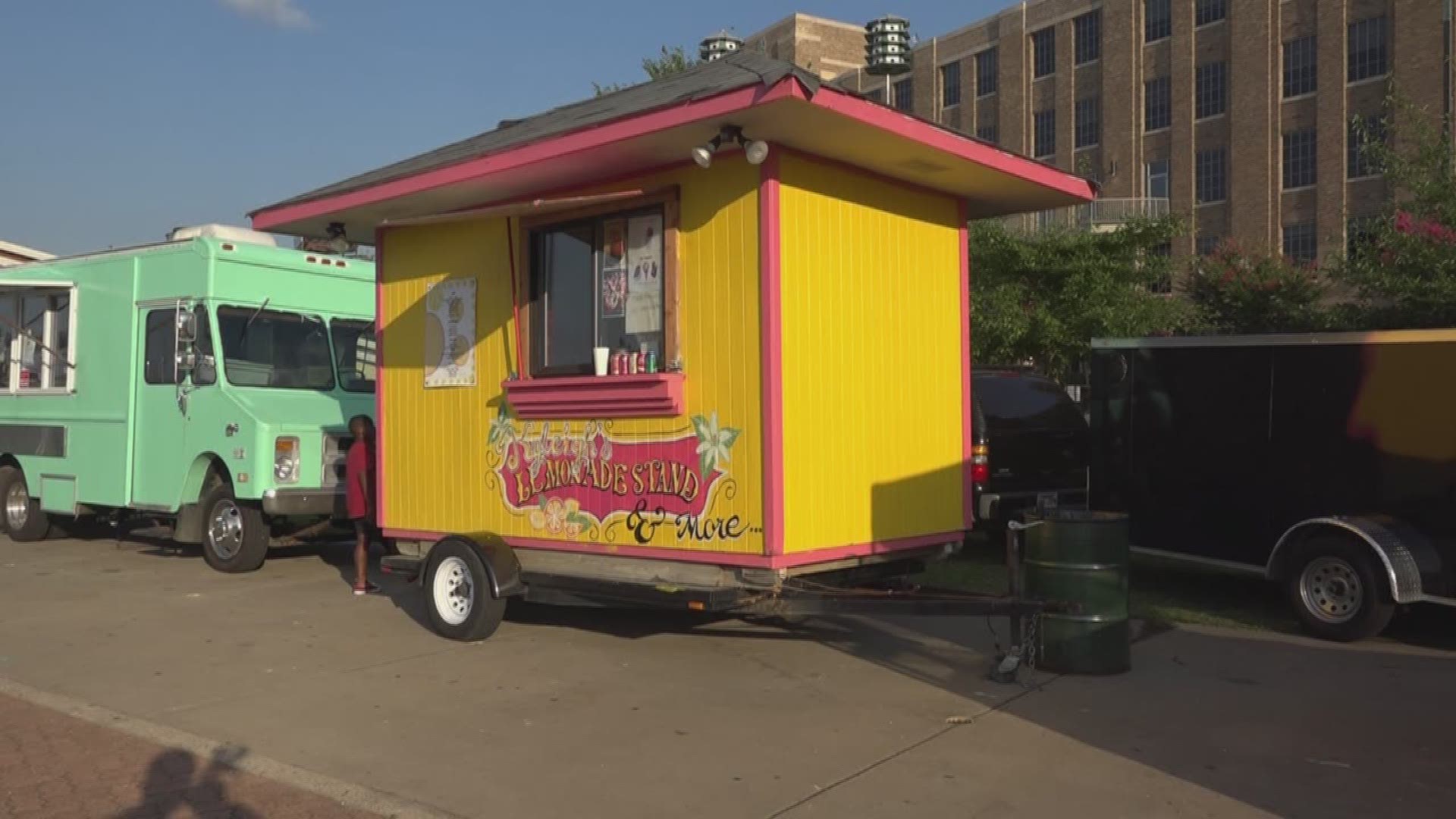 7-year-old girl starts, runs her own food truck