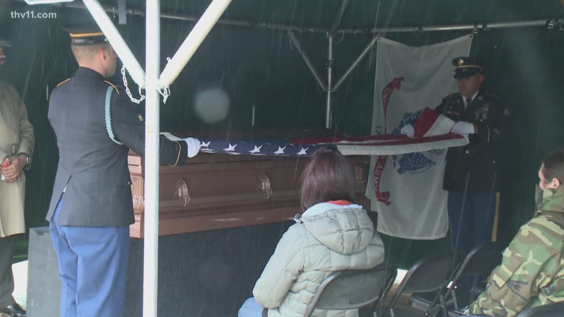 Military veterans and groups came together to honor and funeralize a fellow soldier who had no one else.