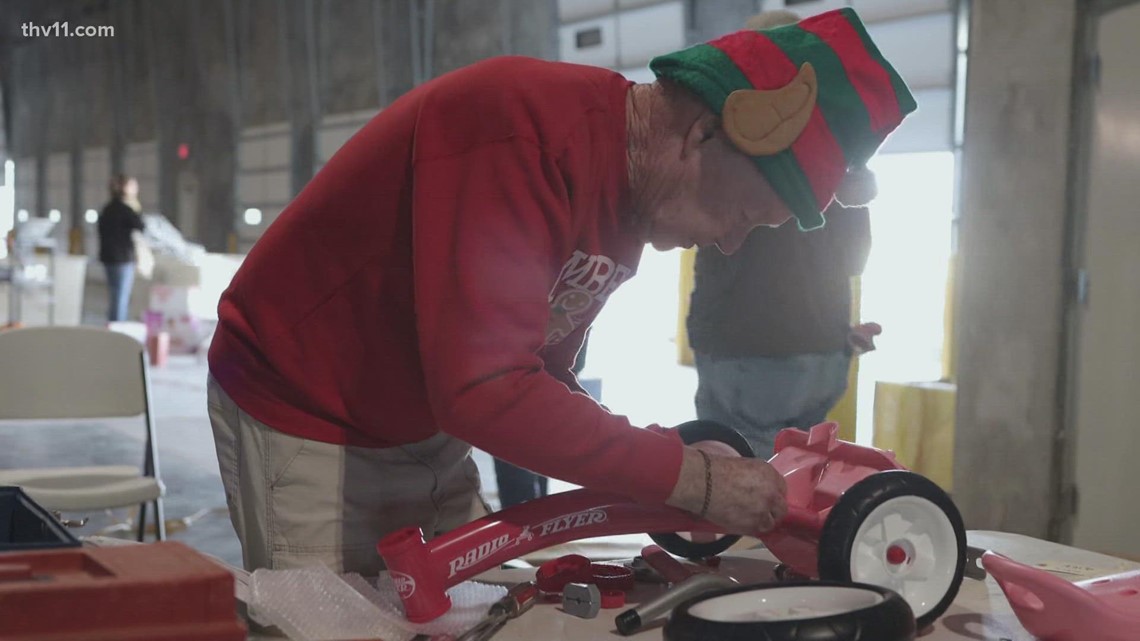 These Arkansas volunteers bring Christmas joy to children in need - Vimarsana News