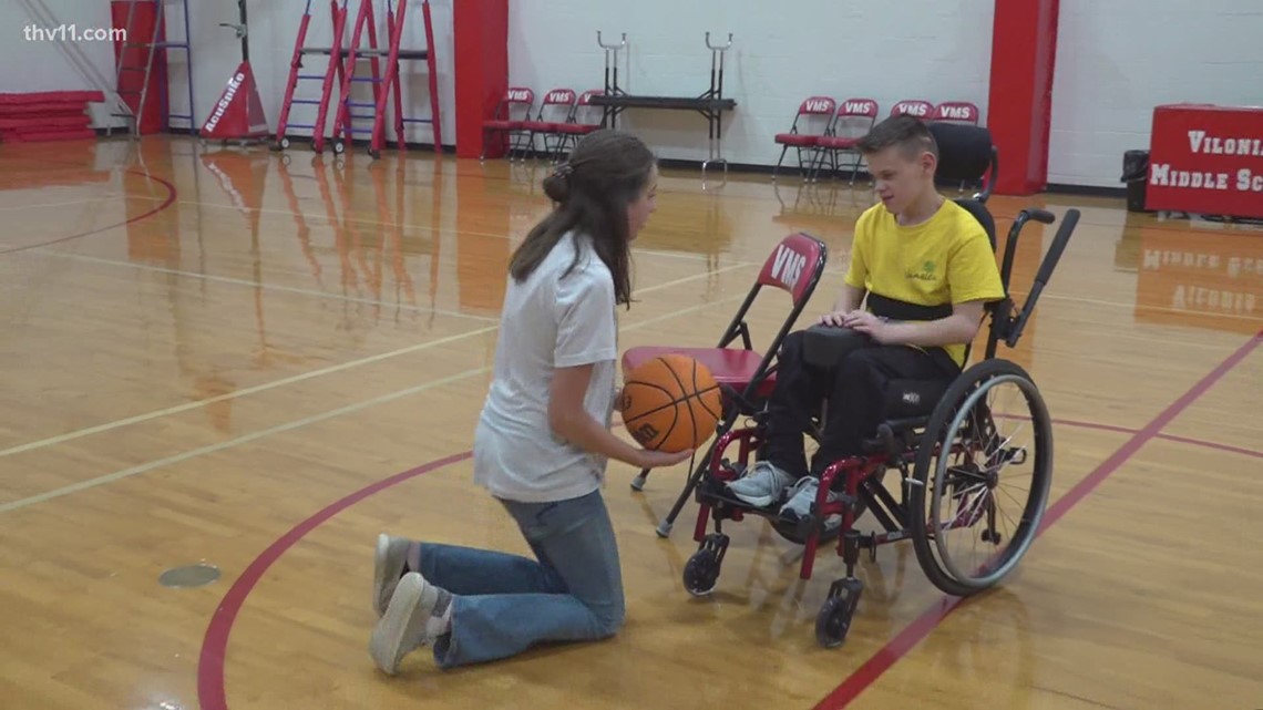 Arkansas student's kindness to special needs classmate goes viral ...