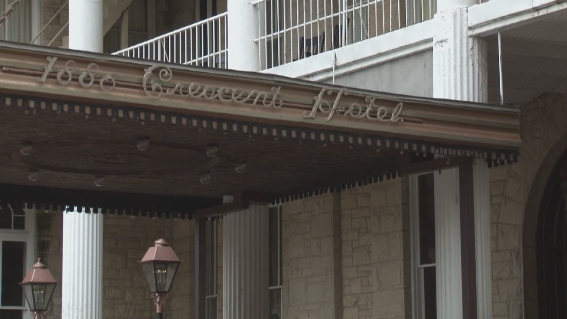 Man falls to his death at Crescent Hotel