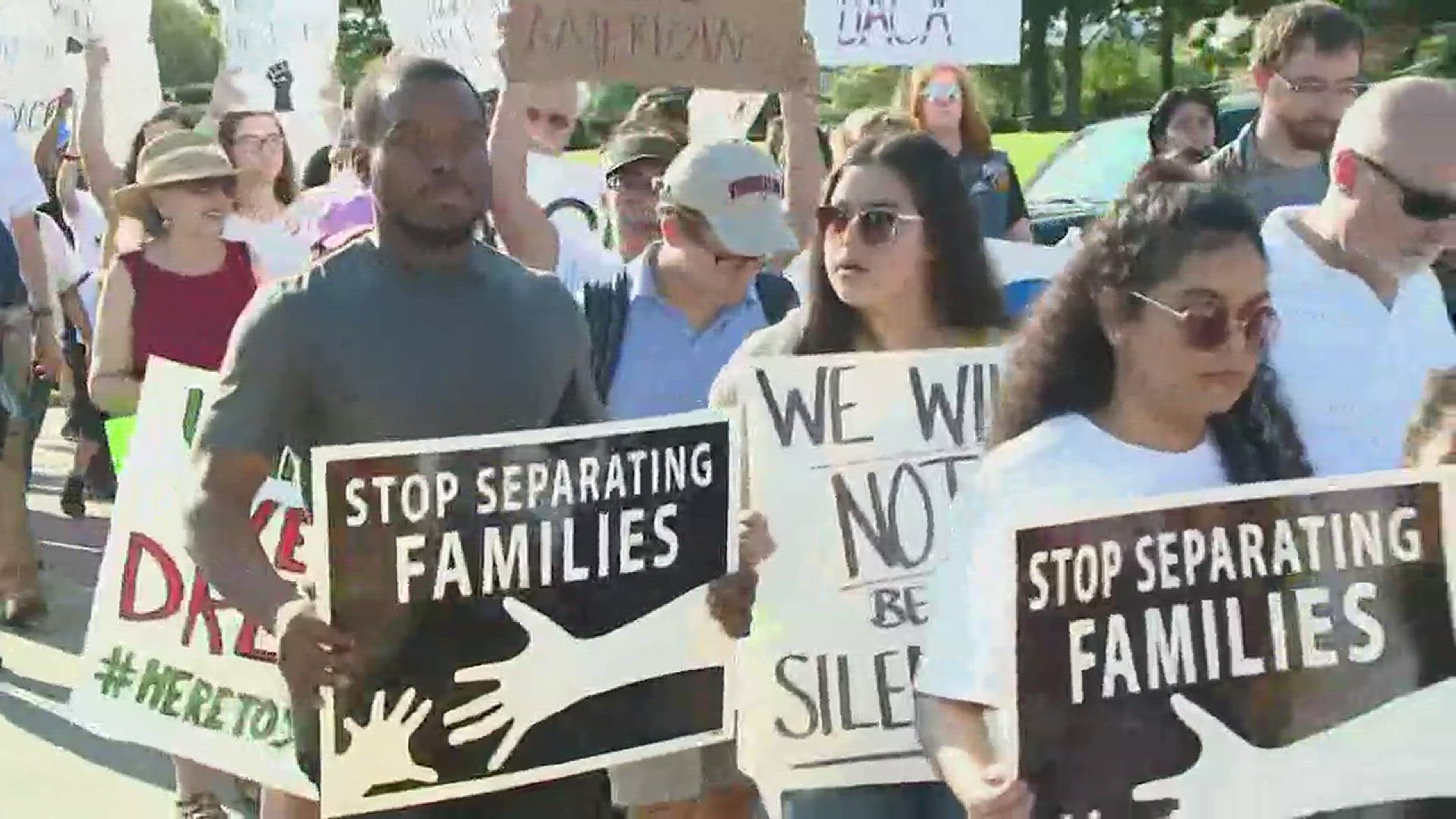 Group marches in Little Rock in support of Dreamers, image size:1920x1080