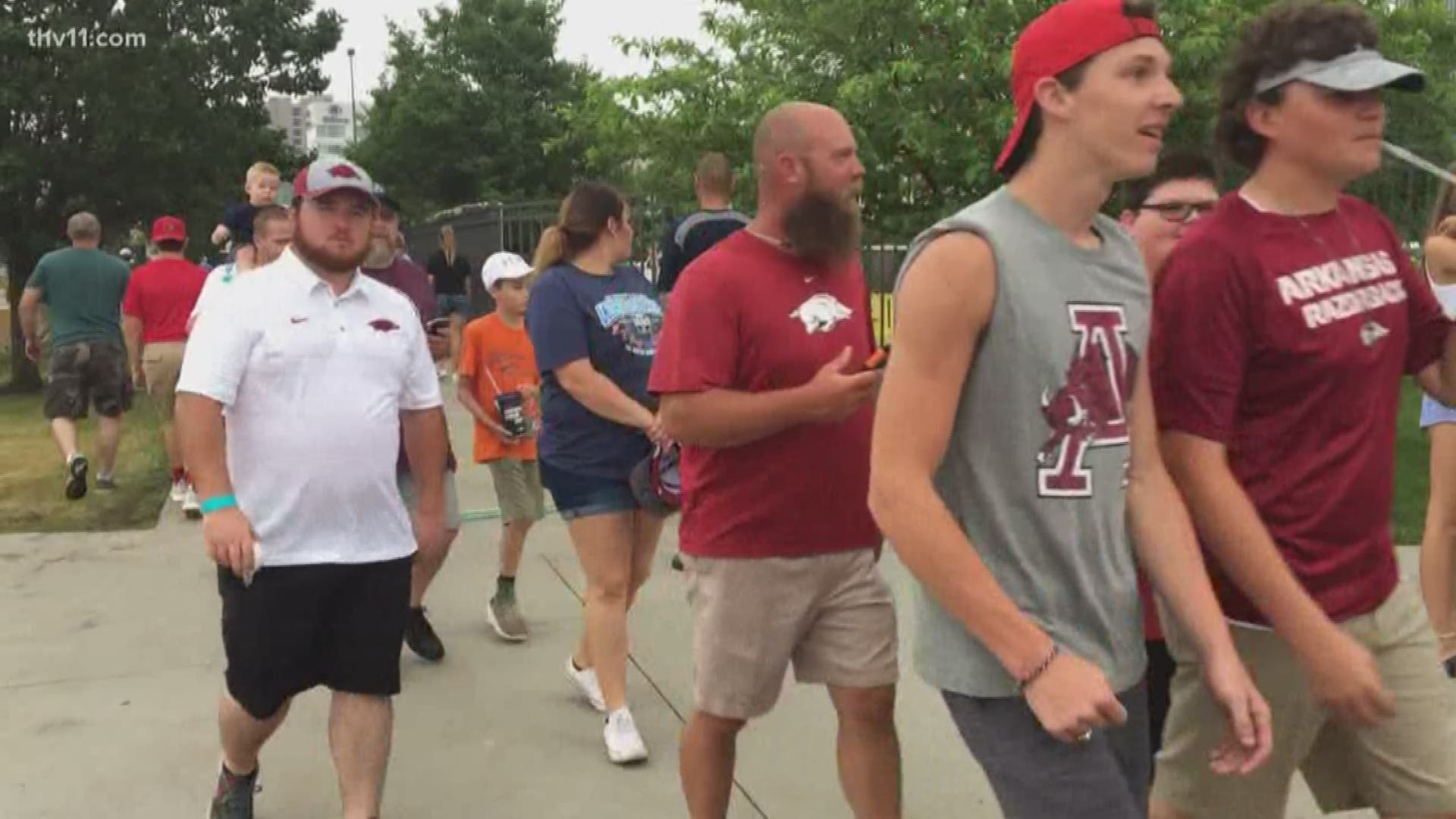 Hogs fans react to game being postponed until Wednesday