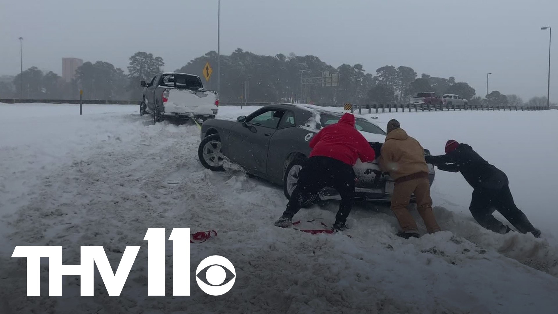 Arkansans Help Stranded Drivers While They Wait For Tow Trucks Thv11 Com