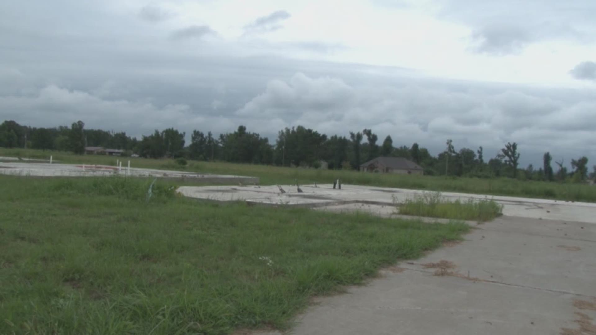 Ever since deadly tornadoes hit Vilonia in 2014, the support & effort into cleaning up has been overwhelming. THV11's Rolly Hoyt tells us how the city wants vacant property slabs removed.