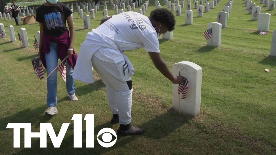 Students honor history with trip to Little Rock National Cemetery