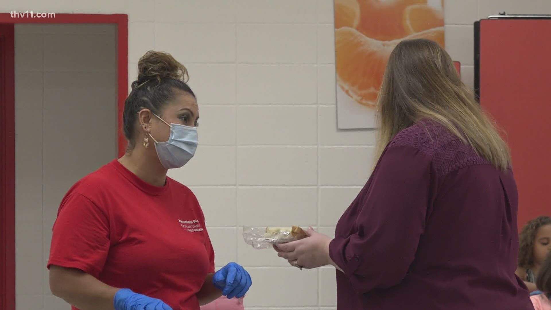 A cafeteria worker tested positive, sending all other workers in quarantine in Mountain Pine. Teachers and staff are volunteering to help serve meals.